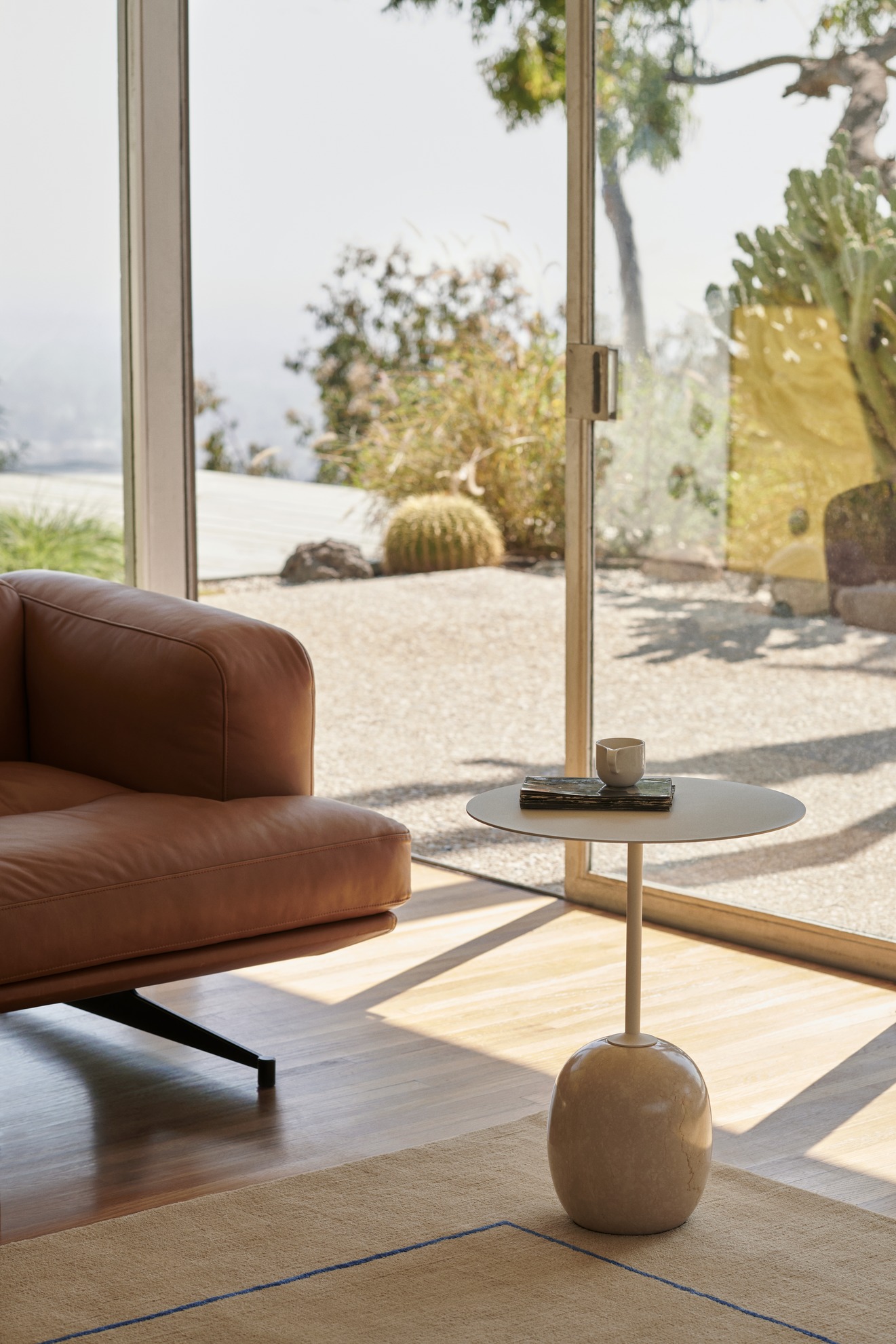 Lato Table LN8/LN9